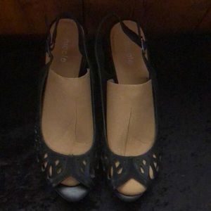 *NEW* 8.5M leather sling backs cork wedge